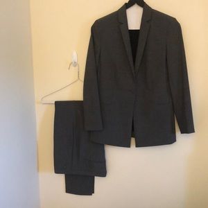 Elie Tahari gray pant suit